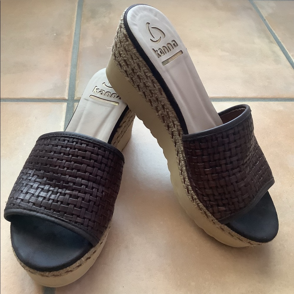 Kanna Slip on Wedge